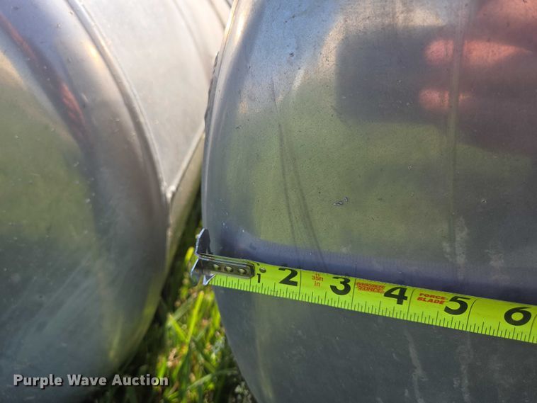 image for item ER5278 (2) Peterbilt fuel tanks