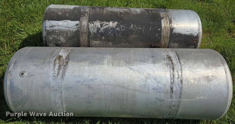 image for item ER5278 (2) Peterbilt fuel tanks