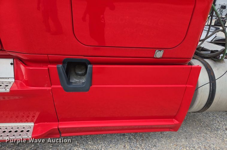 image for item FB9388 2018 Freightliner Cascadia125 semi truck