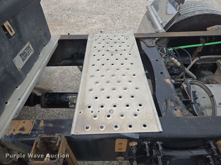 image for item FB9388 2018 Freightliner Cascadia125 semi truck