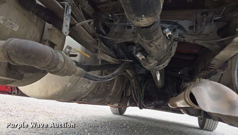 image for item FB9388 2018 Freightliner Cascadia125 semi truck