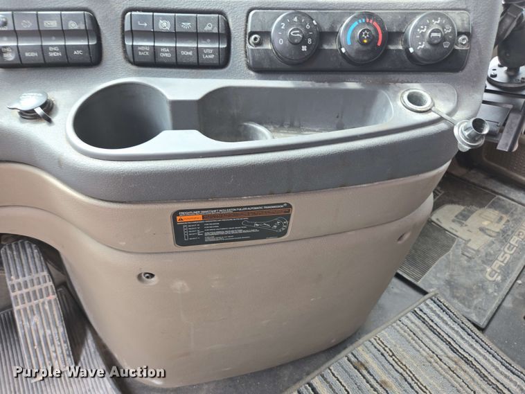 image for item FB9388 2018 Freightliner Cascadia125 semi truck