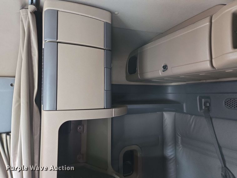 image for item FB9388 2018 Freightliner Cascadia125 semi truck