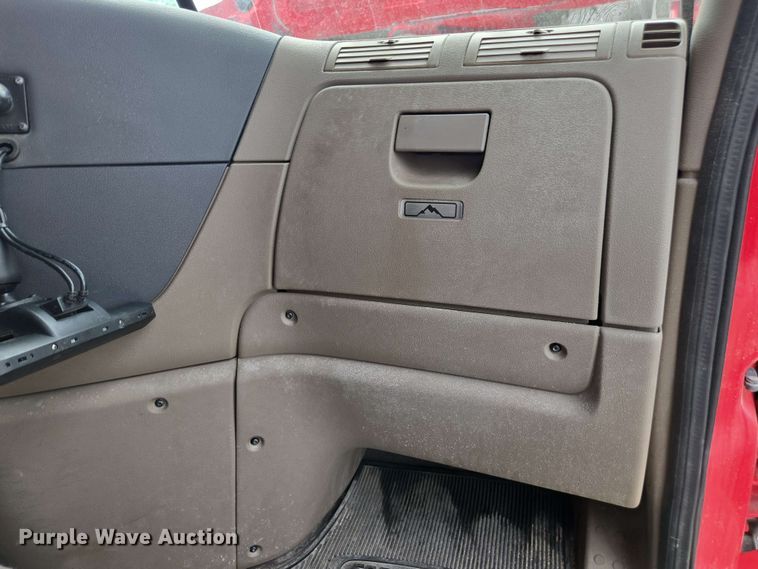 image for item FB9388 2018 Freightliner Cascadia125 semi truck