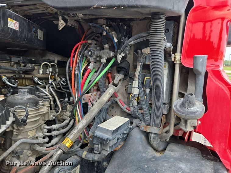 image for item FB9388 2018 Freightliner Cascadia125 semi truck