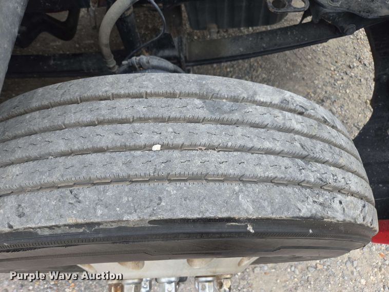 image for item FB9388 2018 Freightliner Cascadia125 semi truck