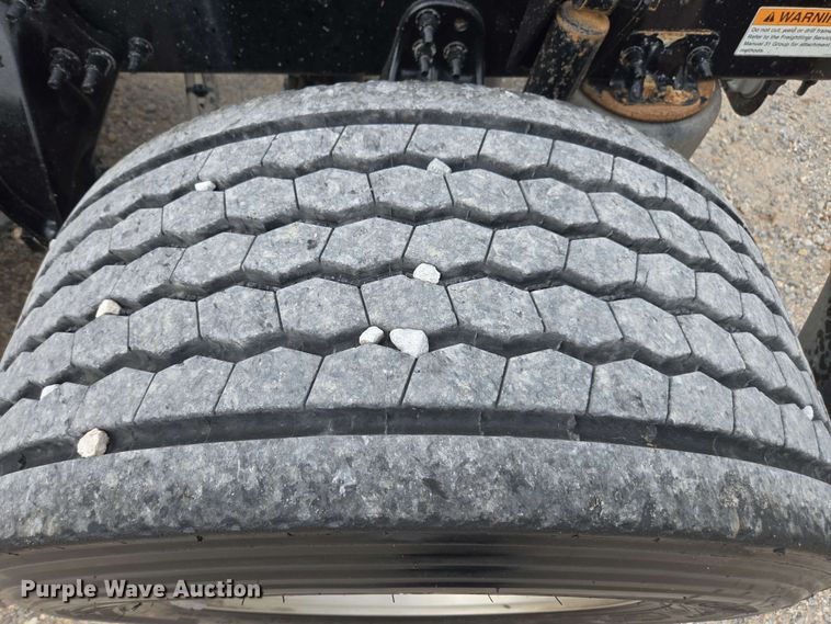 image for item FB9388 2018 Freightliner Cascadia125 semi truck