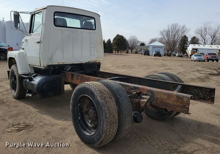 image for item NB9873 1982 Ford LN8000 truck cab and chassis