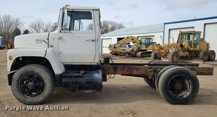 image for item NB9873 1982 Ford LN8000 truck cab and chassis