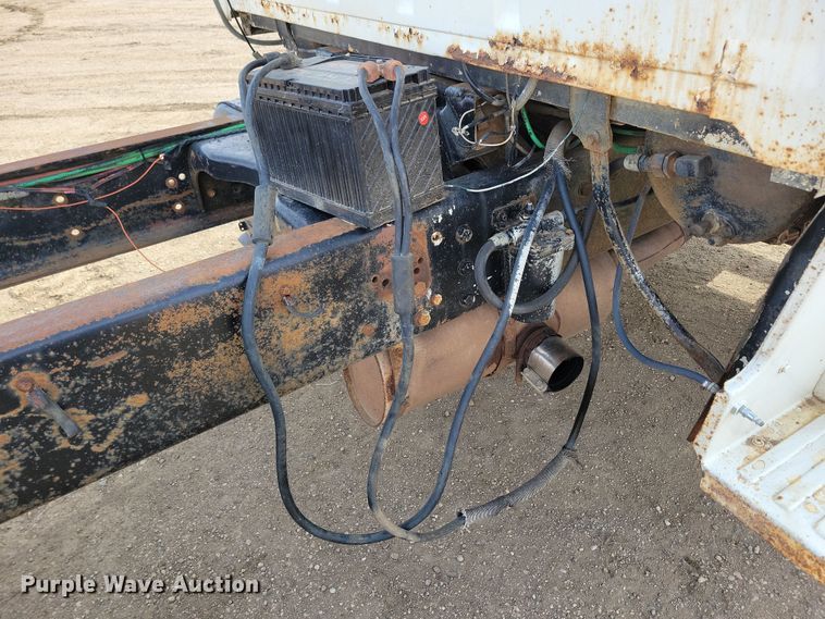 image for item NB9873 1982 Ford LN8000 truck cab and chassis