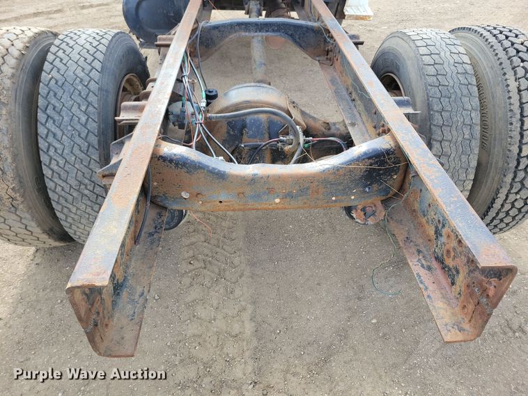 image for item NB9873 1982 Ford LN8000 truck cab and chassis