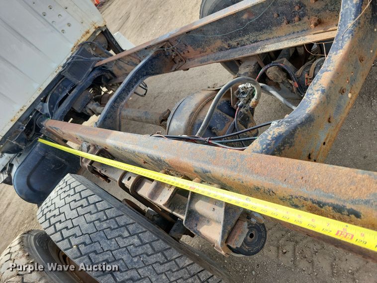 image for item NB9873 1982 Ford LN8000 truck cab and chassis