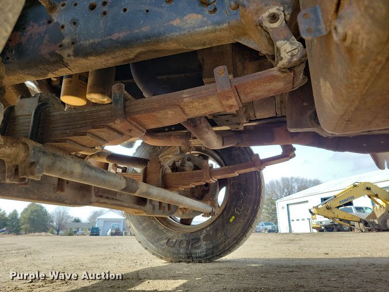 image for item NB9873 1982 Ford LN8000 truck cab and chassis