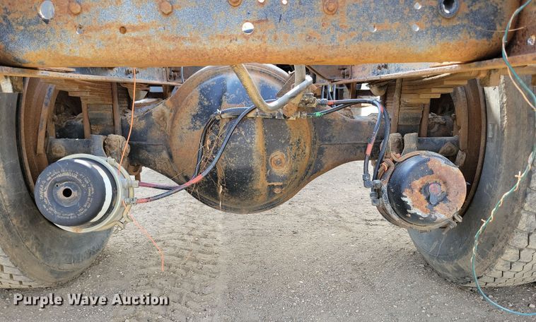 image for item NB9873 1982 Ford LN8000 truck cab and chassis