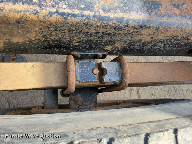 image for item NB9873 1982 Ford LN8000 truck cab and chassis