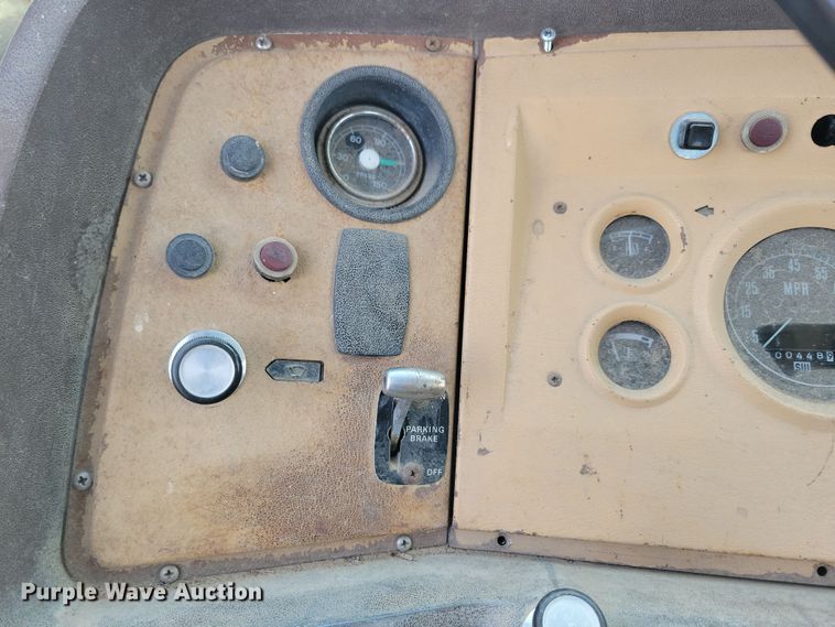 image for item NB9873 1982 Ford LN8000 truck cab and chassis