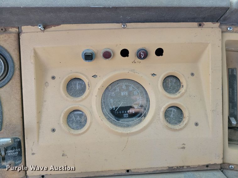 image for item NB9873 1982 Ford LN8000 truck cab and chassis