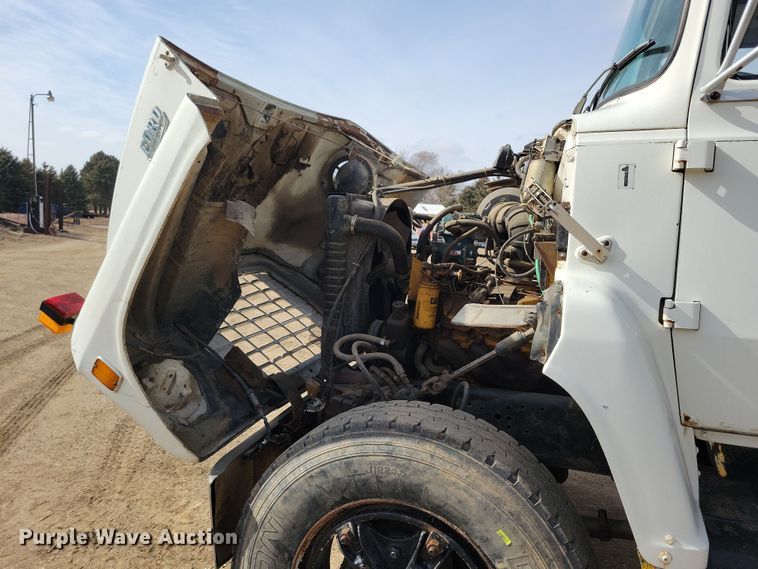 image for item NB9873 1982 Ford LN8000 truck cab and chassis