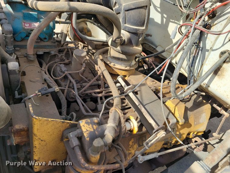 image for item NB9873 1982 Ford LN8000 truck cab and chassis