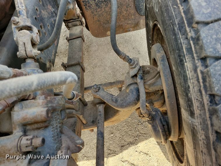 image for item NB9873 1982 Ford LN8000 truck cab and chassis