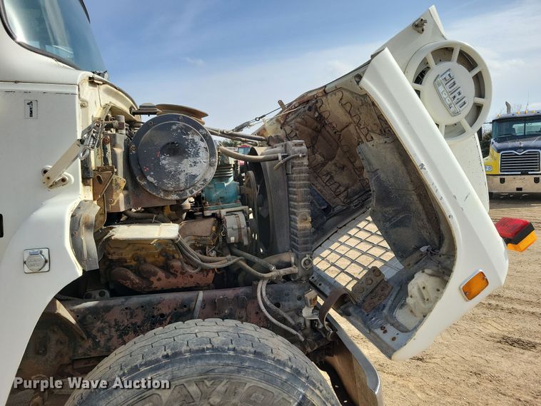 image for item NB9873 1982 Ford LN8000 truck cab and chassis