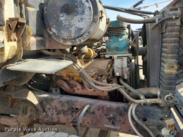 image for item NB9873 1982 Ford LN8000 truck cab and chassis