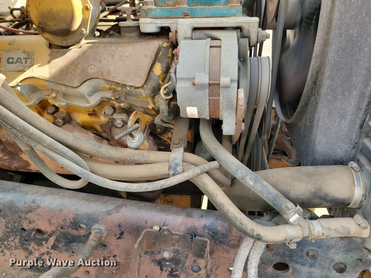 image for item NB9873 1982 Ford LN8000 truck cab and chassis