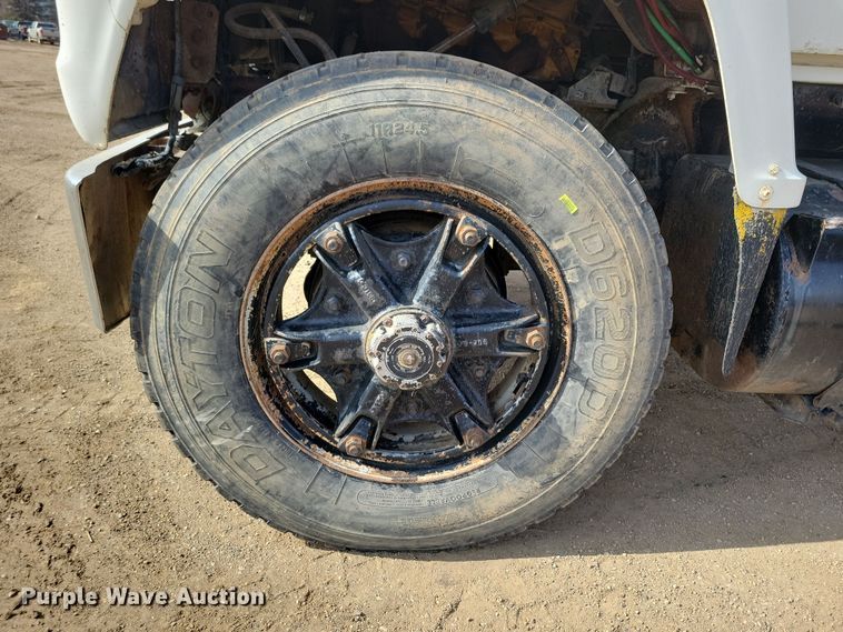 image for item NB9873 1982 Ford LN8000 truck cab and chassis