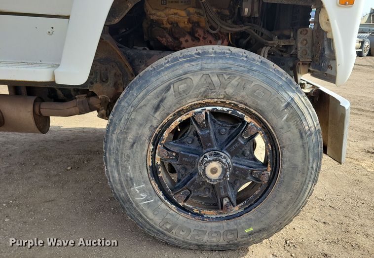 image for item NB9873 1982 Ford LN8000 truck cab and chassis