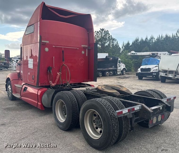 image for item YA0460 2012 Kenworth T660 semi truck