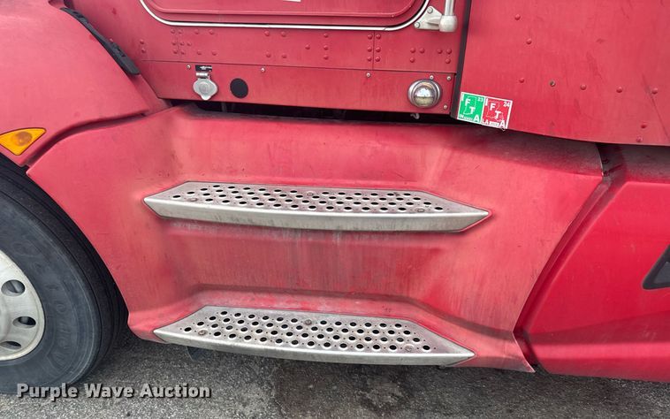 image for item YA0460 2012 Kenworth T660 semi truck