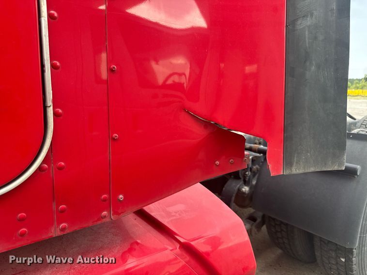 image for item YA0460 2012 Kenworth T660 semi truck