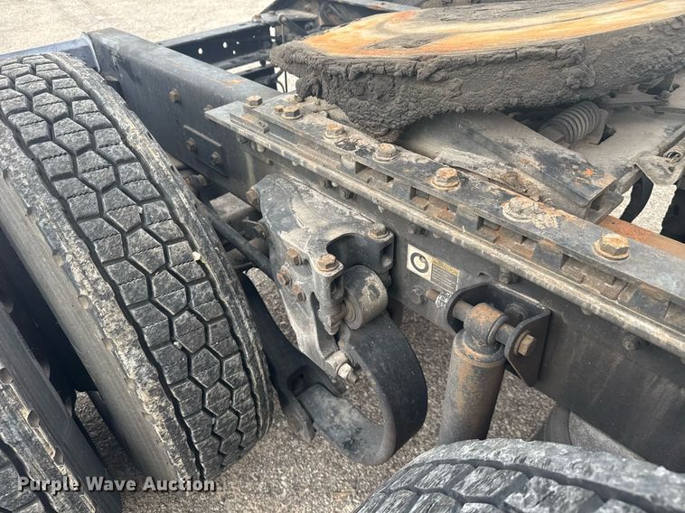 image for item YA0460 2012 Kenworth T660 semi truck