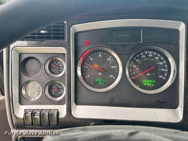 image for item YA0460 2012 Kenworth T660 semi truck