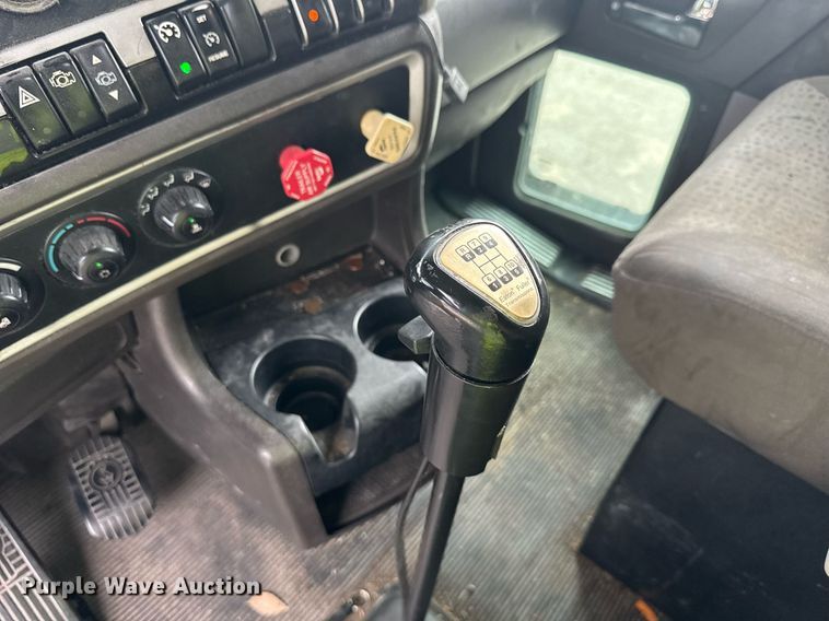 image for item YA0460 2012 Kenworth T660 semi truck