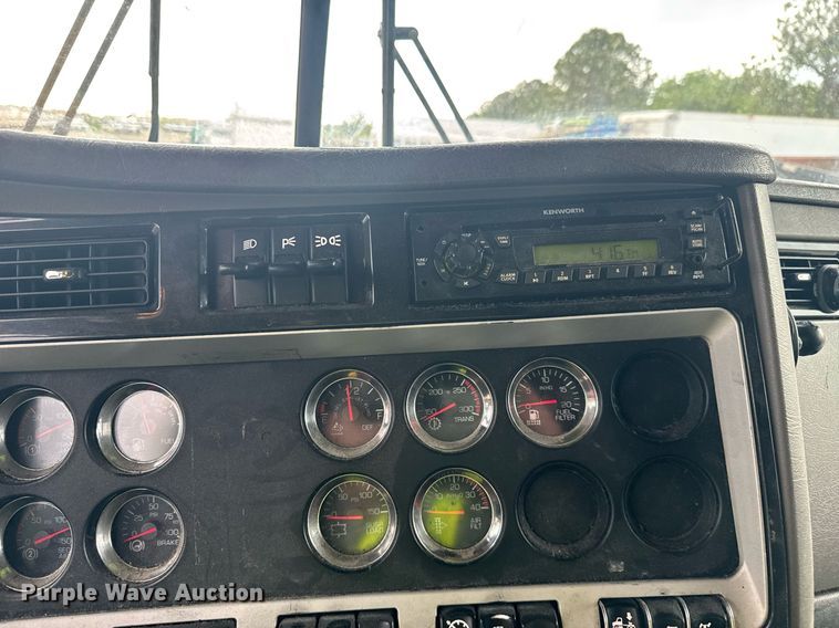 image for item YA0460 2012 Kenworth T660 semi truck