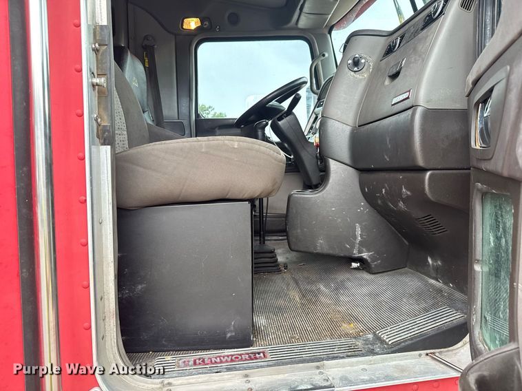 image for item YA0460 2012 Kenworth T660 semi truck