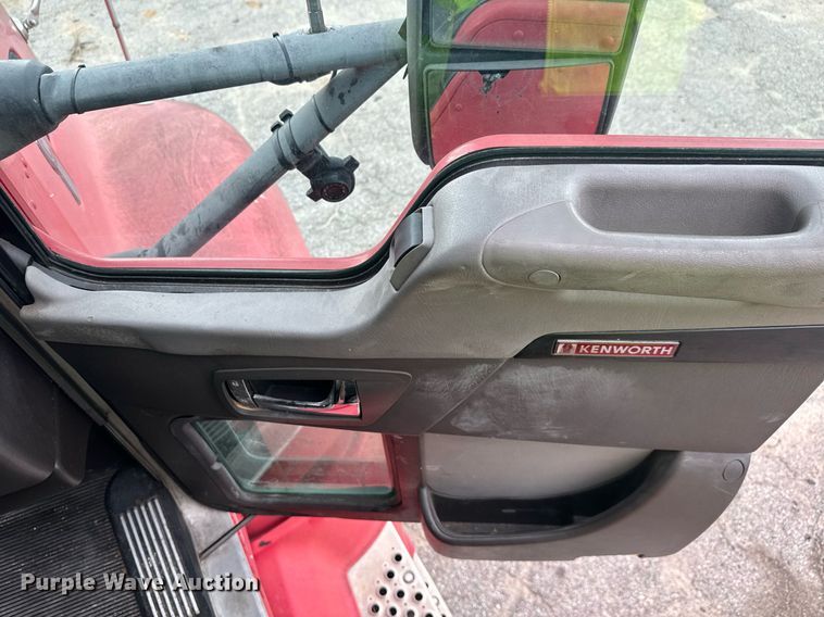 image for item YA0460 2012 Kenworth T660 semi truck