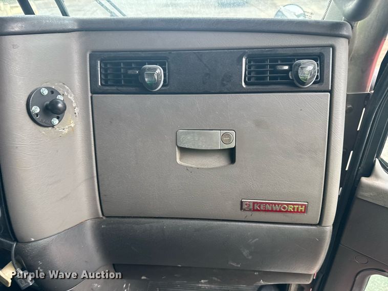 image for item YA0460 2012 Kenworth T660 semi truck