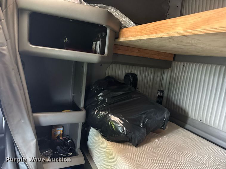 image for item YA0460 2012 Kenworth T660 semi truck