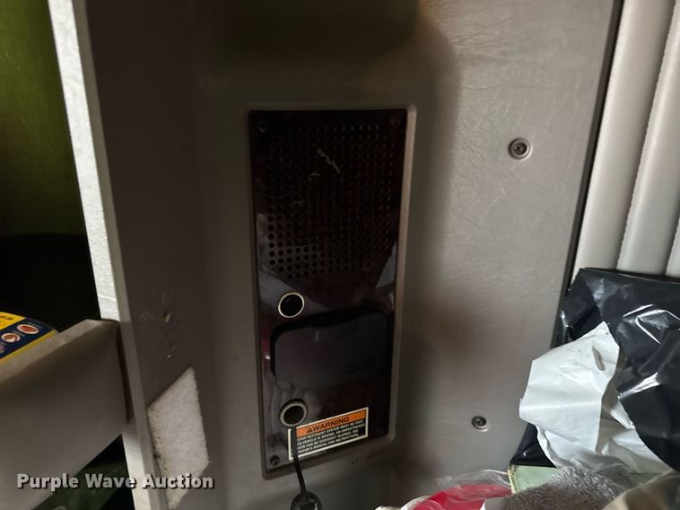 image for item YA0460 2012 Kenworth T660 semi truck