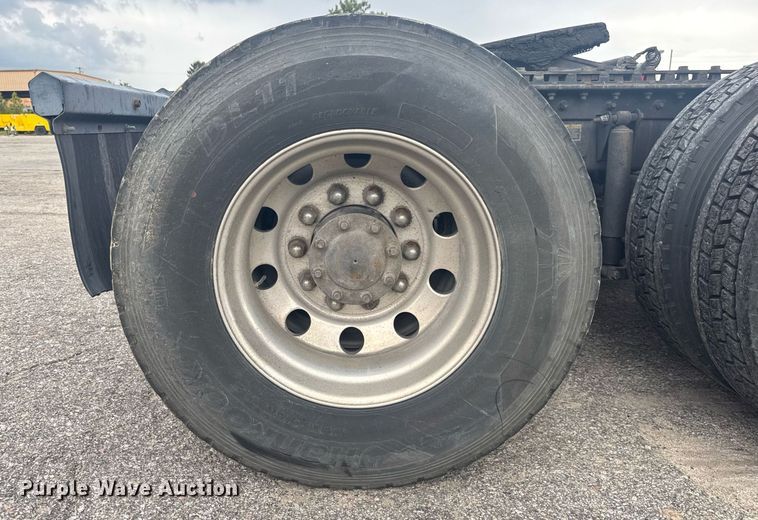 image for item YA0460 2012 Kenworth T660 semi truck