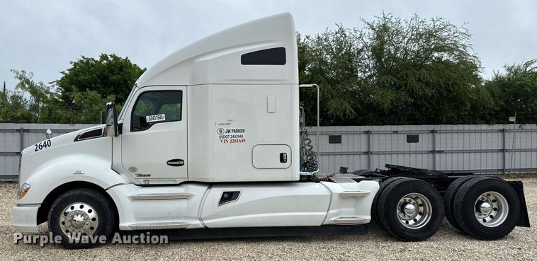 image for item YA0503 2019 Kenworth  T680 semi truck
