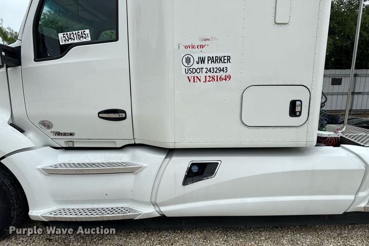 image for item YA0503 2019 Kenworth  T680 semi truck
