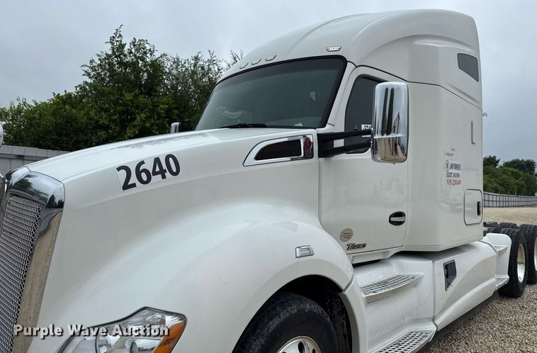 image for item YA0503 2019 Kenworth  T680 semi truck