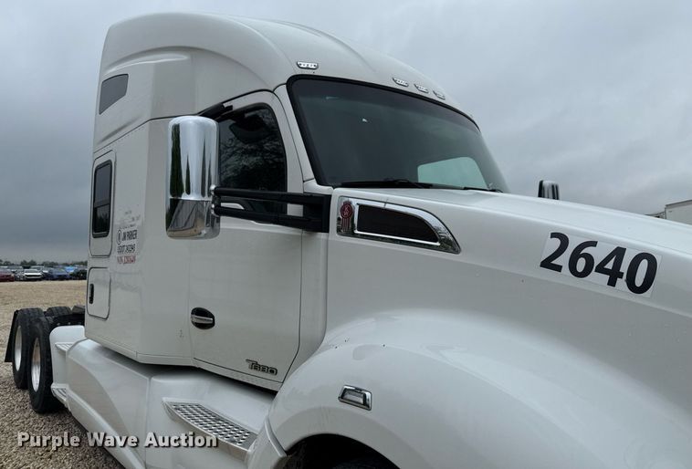 image for item YA0503 2019 Kenworth  T680 semi truck