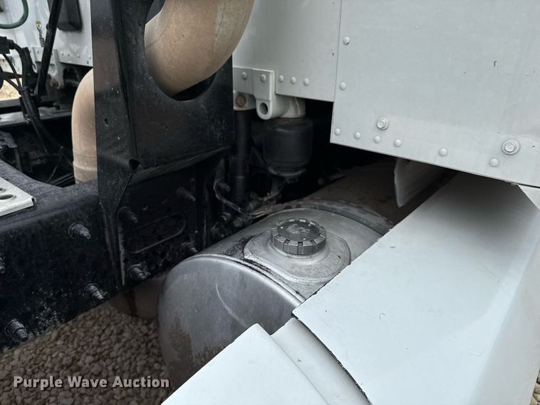 image for item YA0503 2019 Kenworth  T680 semi truck