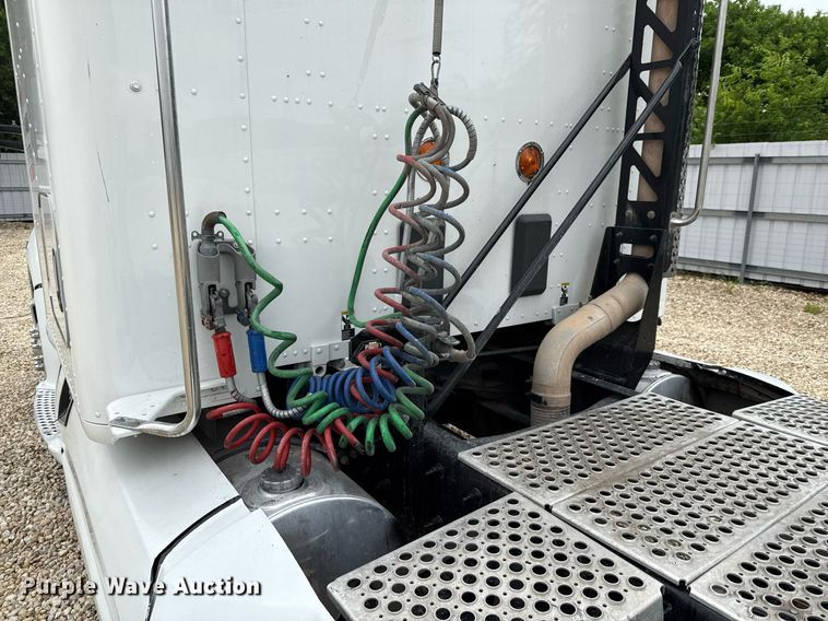 image for item YA0503 2019 Kenworth  T680 semi truck