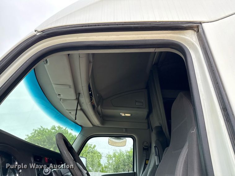 image for item YA0503 2019 Kenworth  T680 semi truck