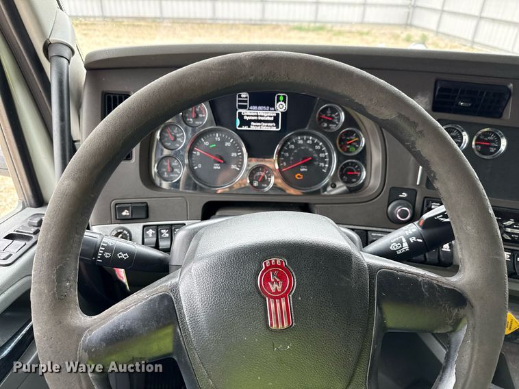 image for item YA0503 2019 Kenworth  T680 semi truck